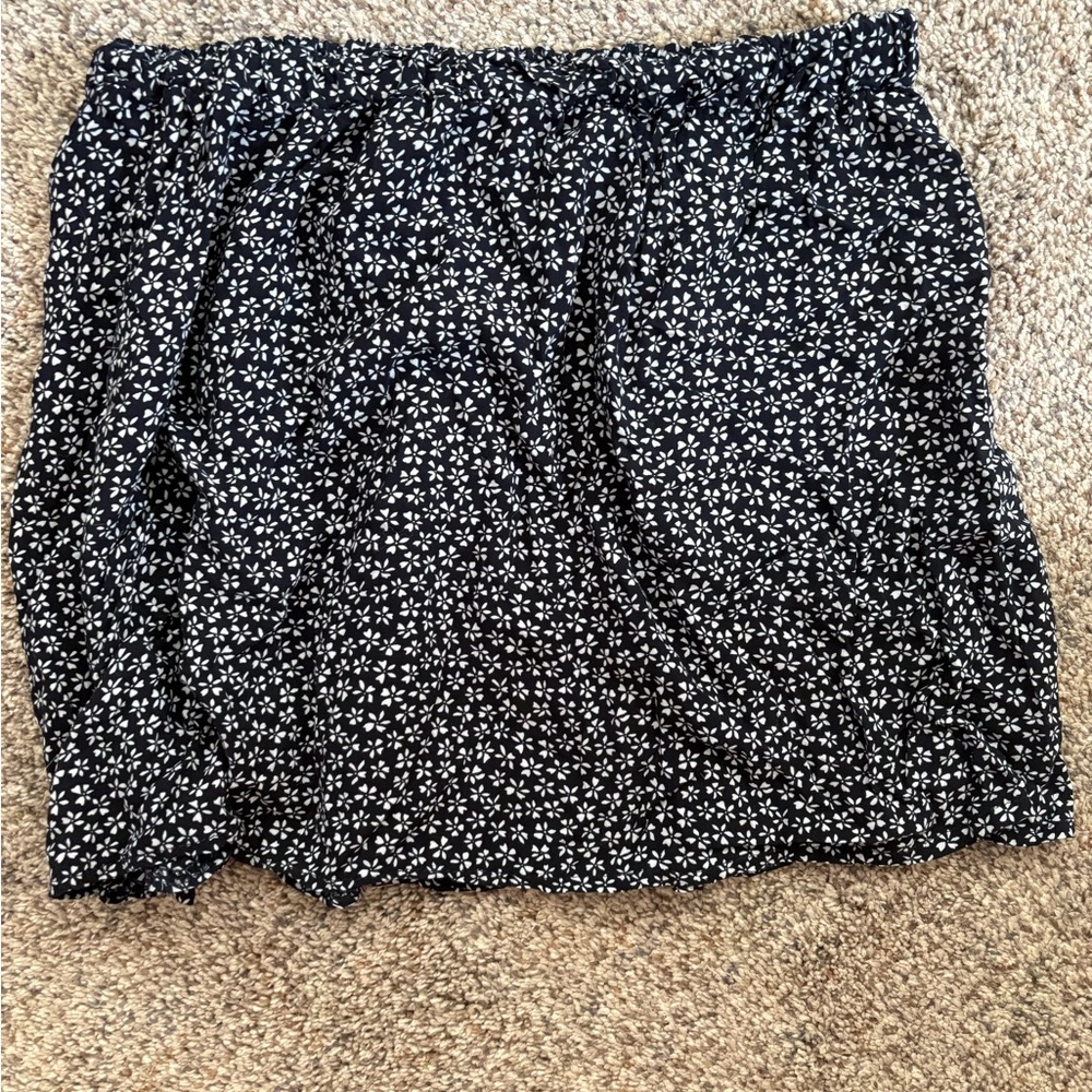 Brandy Melville Black and White Bubble Mini Skirt